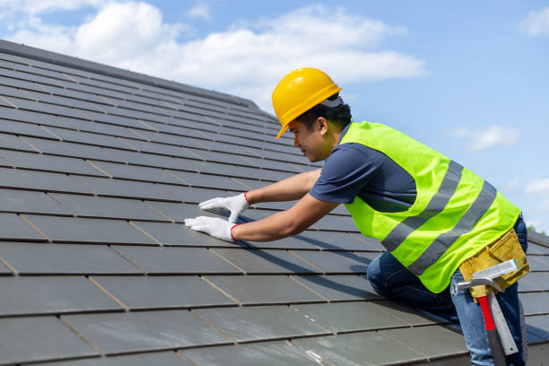 Best Roof Gutter Cleaning  in Garden City, KS